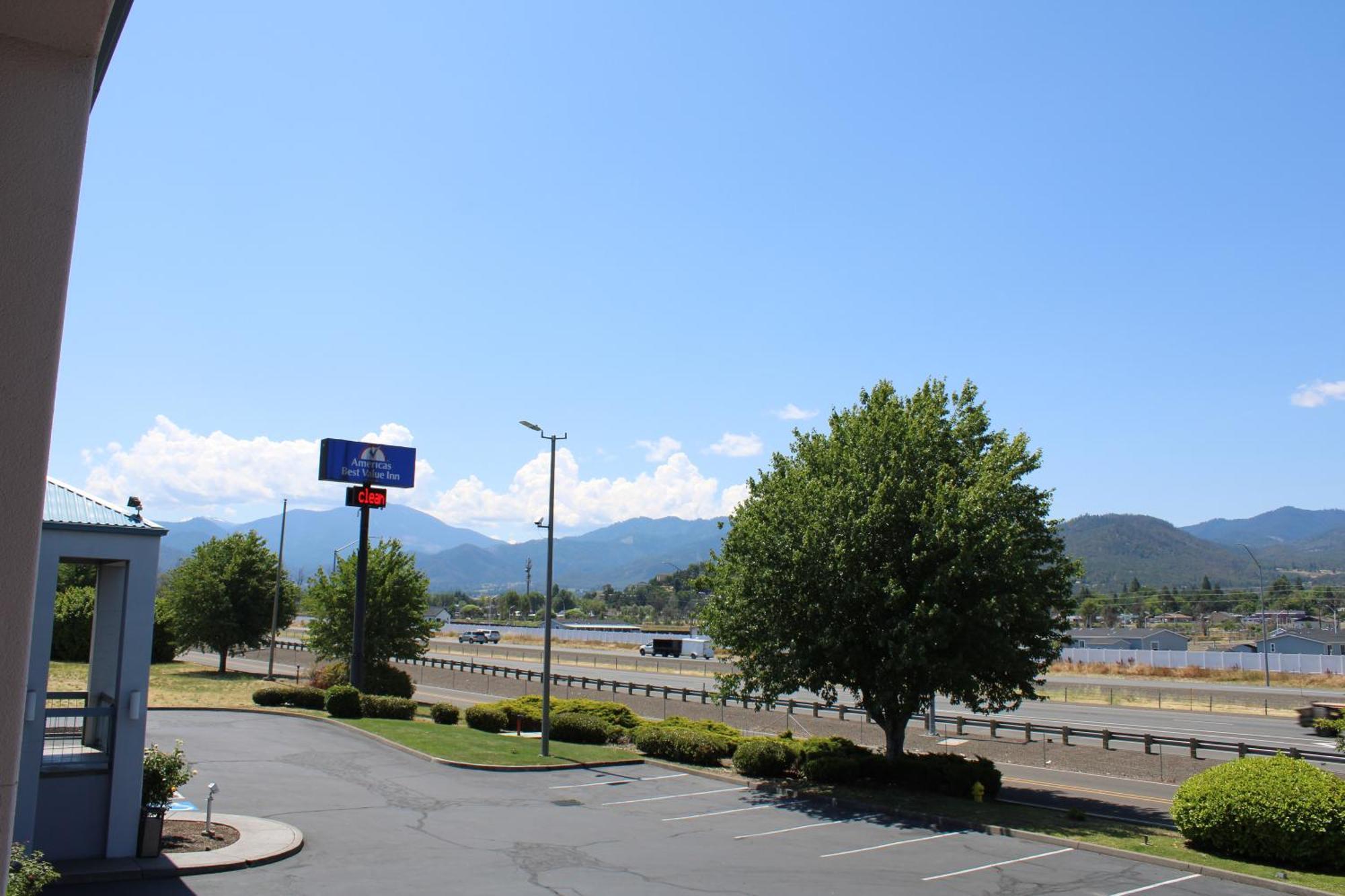 Americas Best Value Inn - Phoenix / Ashland Экстерьер фото
