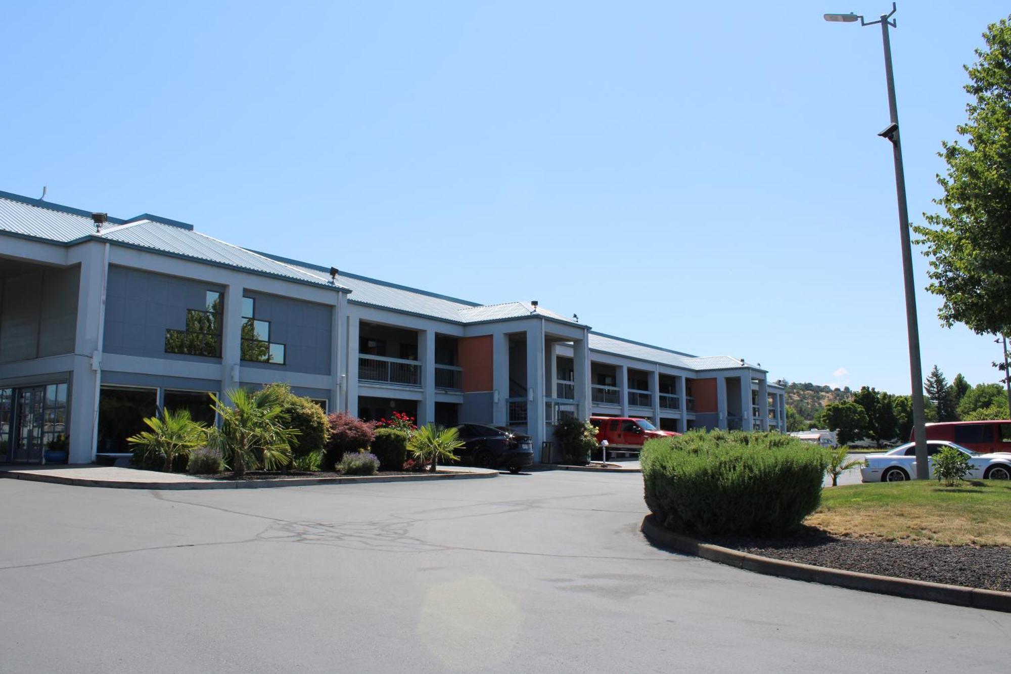 Americas Best Value Inn - Phoenix / Ashland Экстерьер фото