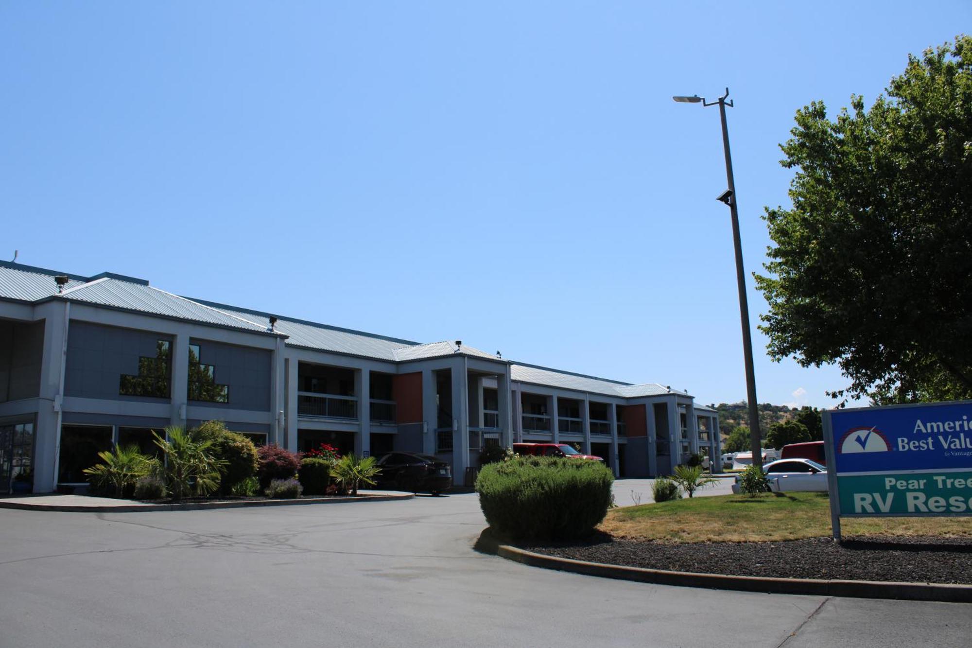Americas Best Value Inn Phoenix Medford Финикс Экстерьер фото
