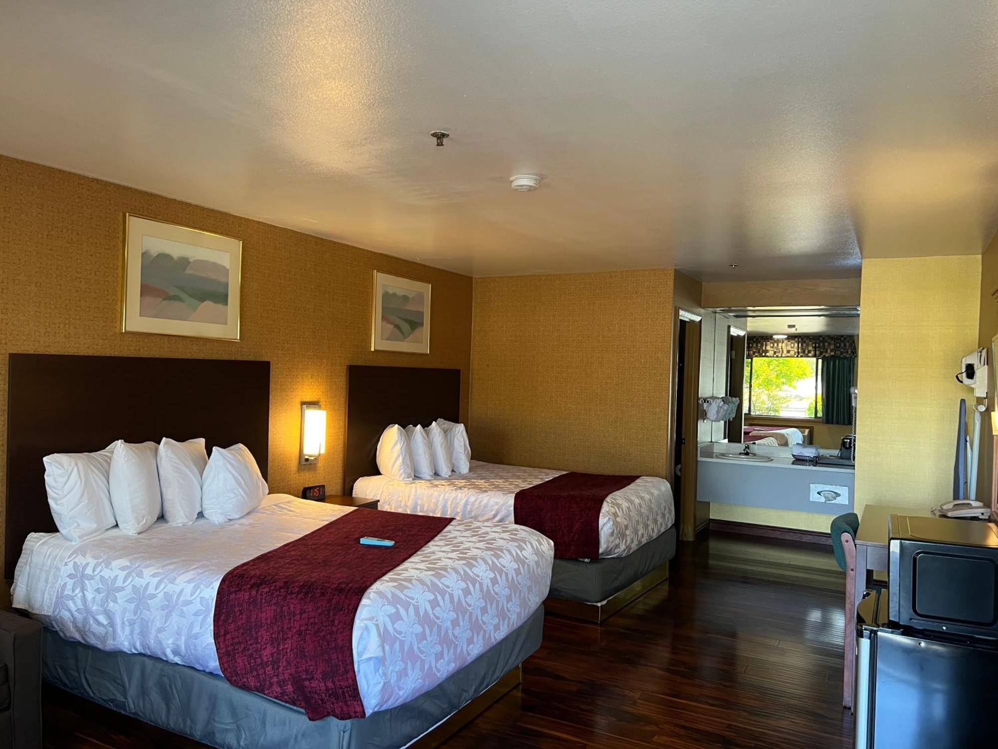 Americas Best Value Inn Phoenix Medford Финикс Экстерьер фото